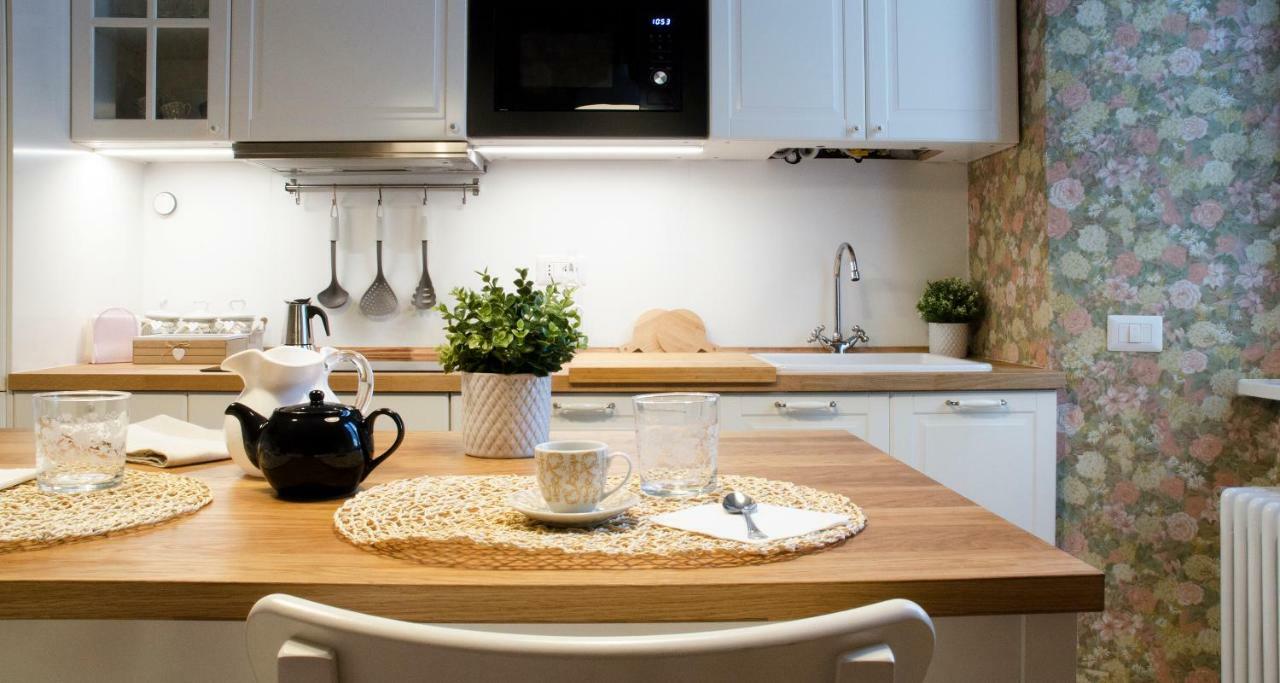 Flowers Apartment Joivy 25 Como Exterior photo