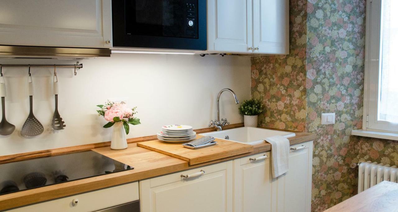 Flowers Apartment Joivy 25 Como Exterior photo